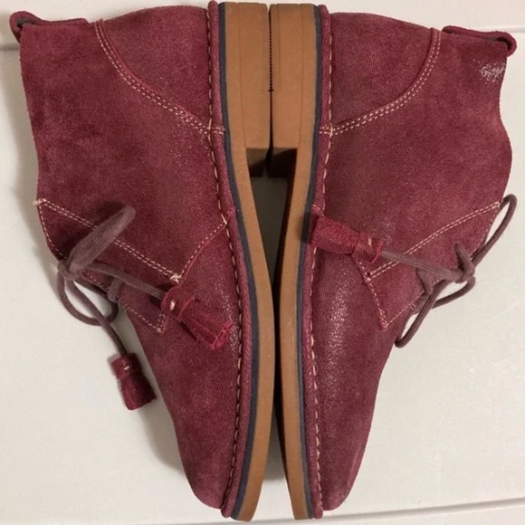 Hush Puppies Cyra Catelyn Shimmer Burgundy Suede Preppy Chukka Oxford Ankle Boot - Picture 2 of 5